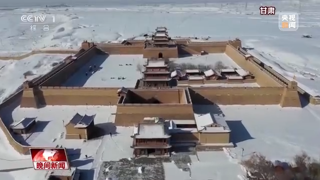 全国多地出现降雪天气 各地采取多种措施保障道路畅通